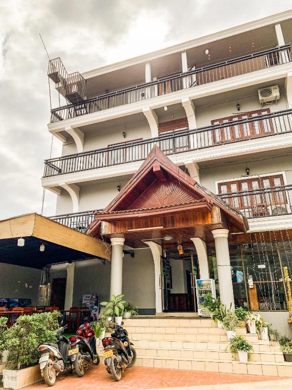Exterior view, Bountang Mountain View Riverside Hotel in Vang Vieng