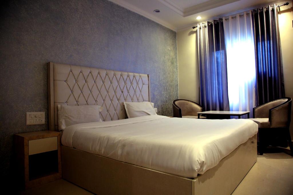 OYO 4073 Hotel Esskay photo