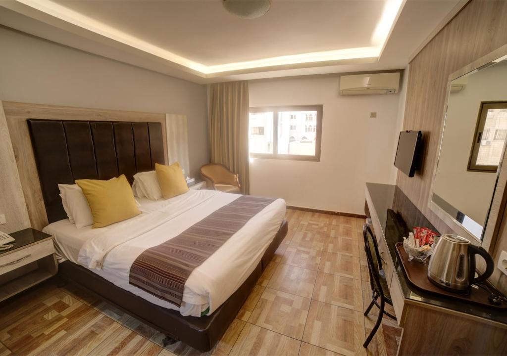 Shweiki International Hotel photo