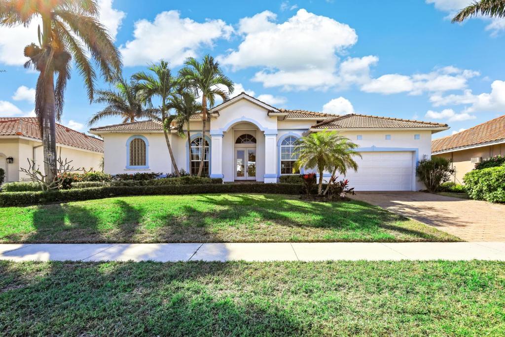 630 Kendall Drive — Hotel in Marco Island (FL)