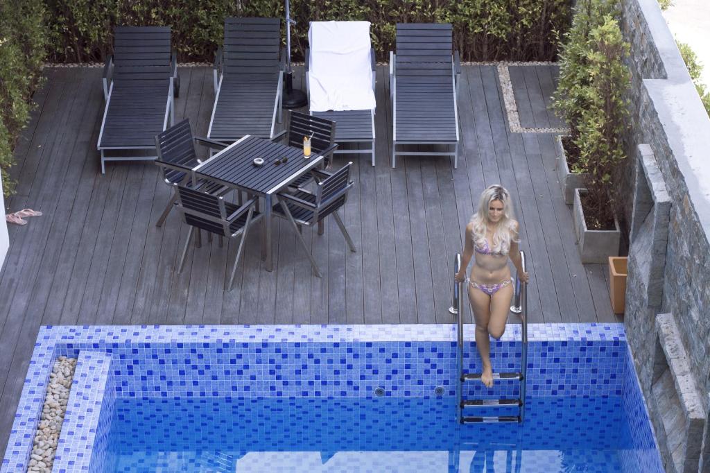 Swimming pool