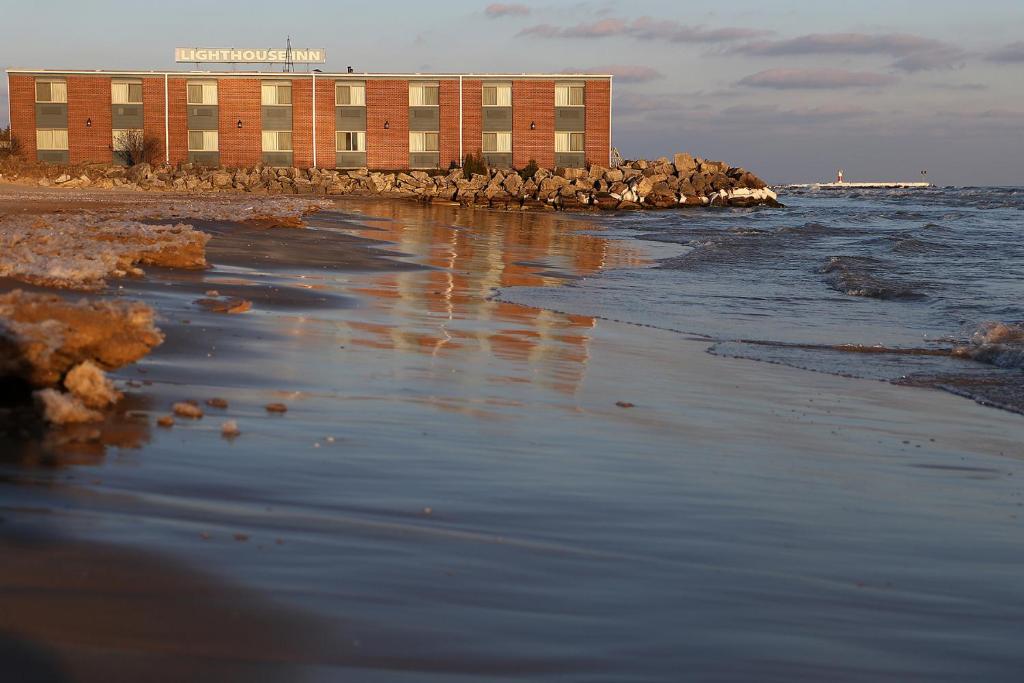 Lighthouse Inn - Two Rivers photo