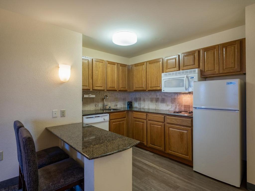 Staybridge Suites Milwaukee Airport South photo
