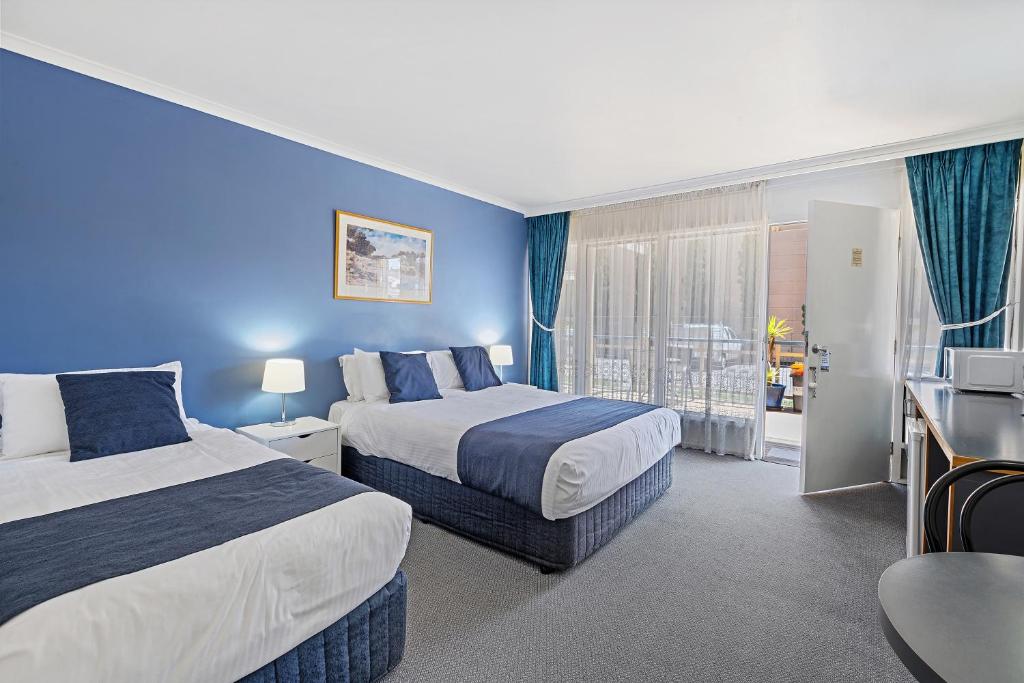 MAS Country  Riverboat Lodge Motor Inn photo