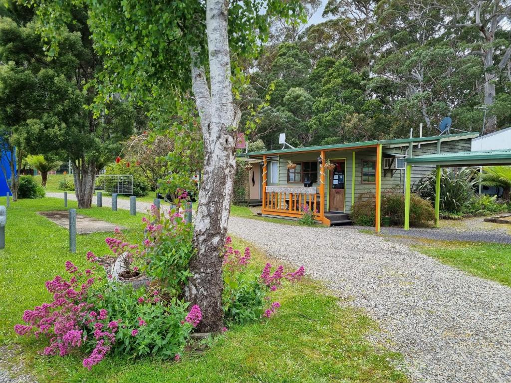 Strahan Backpackers photo