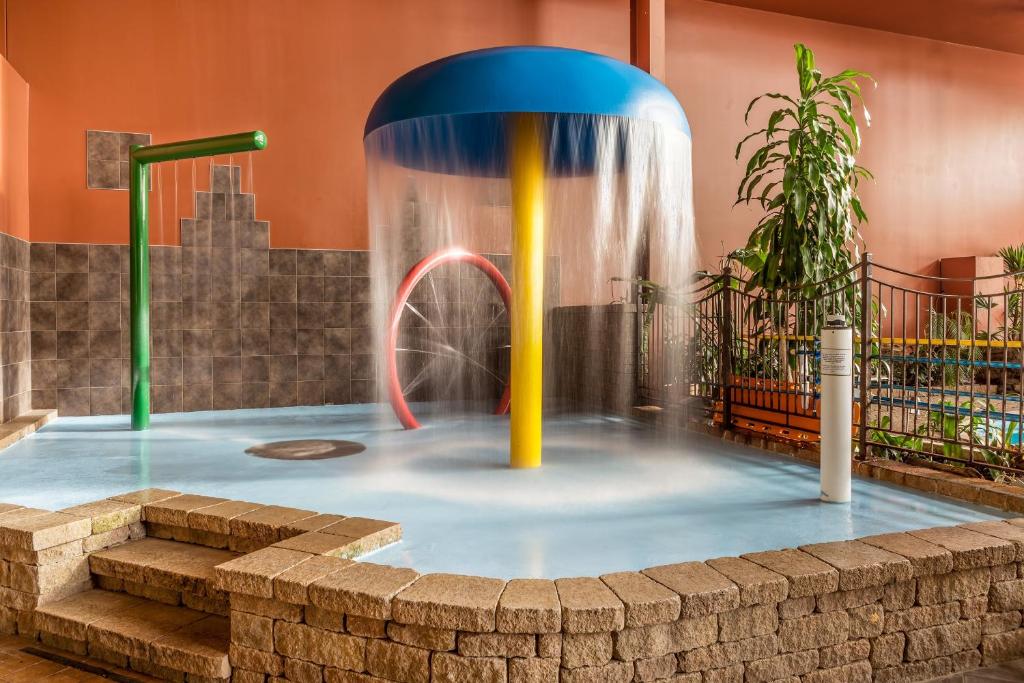 Ambassadeur Hotel Et Suites Photo 19