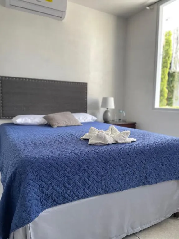 Hotel Boutique Los Pinos，位于科潘省圣罗莎的酒店