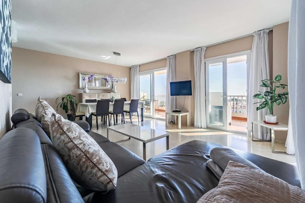 83-Beachfront Apartment, Fuengirola - 4