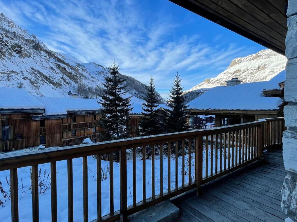 Appartement rustique avec cheminée, terrasse et garage à Val d'Isère - FR-1-694-16 - 2