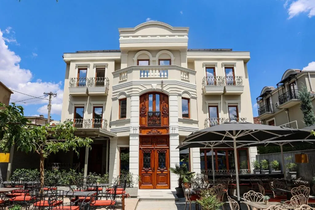 Vila Borgjeze, hotel in Korçë