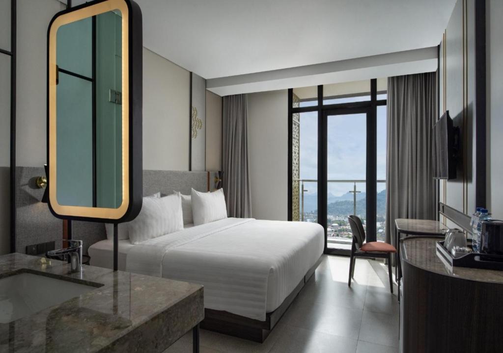 Hotel Santika Premiere Padang photo