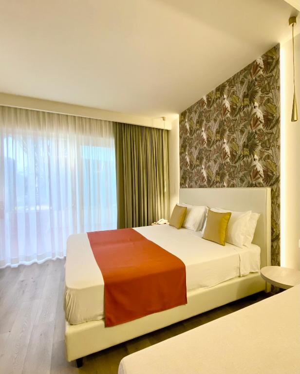 Hotel Tirreno — Hotel rooms in Parghelia, Calabria