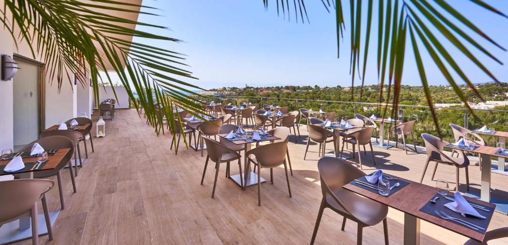 Globales Samoa — Restaurant & bars in Calas de Mallorca, Balearic Islands