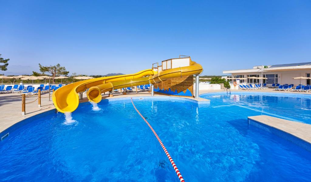 Globales Samoa — Attractions for children in Calas de Mallorca, Balearic Islands