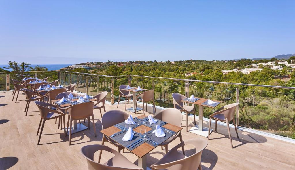 Globales Samoa — Restaurant & bars in Calas de Mallorca, Balearic Islands
