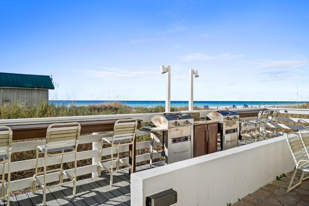 Surrounding environment, Emerald Towers by Panhandle Getaways in Destin (FL)