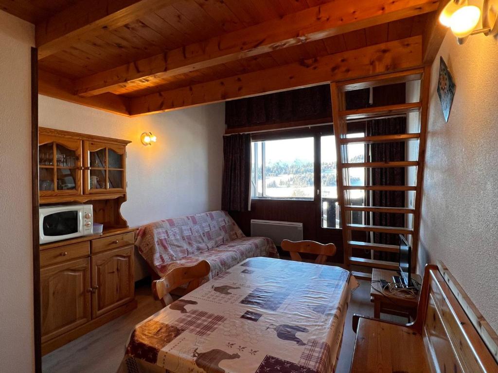 Location studio mezzanine 6 personnes Les Saisies avec parking - 4