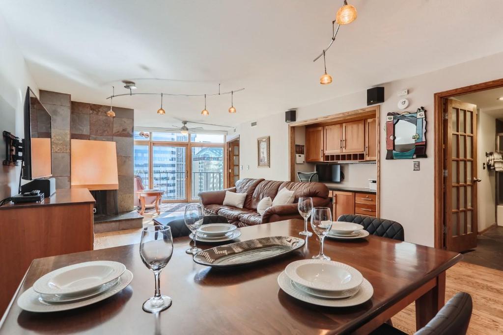 1777 Larimer 2211, Denver