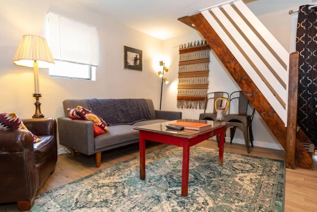 Cozy & Comfy Cottage in the City - w parking, Pittsburgh