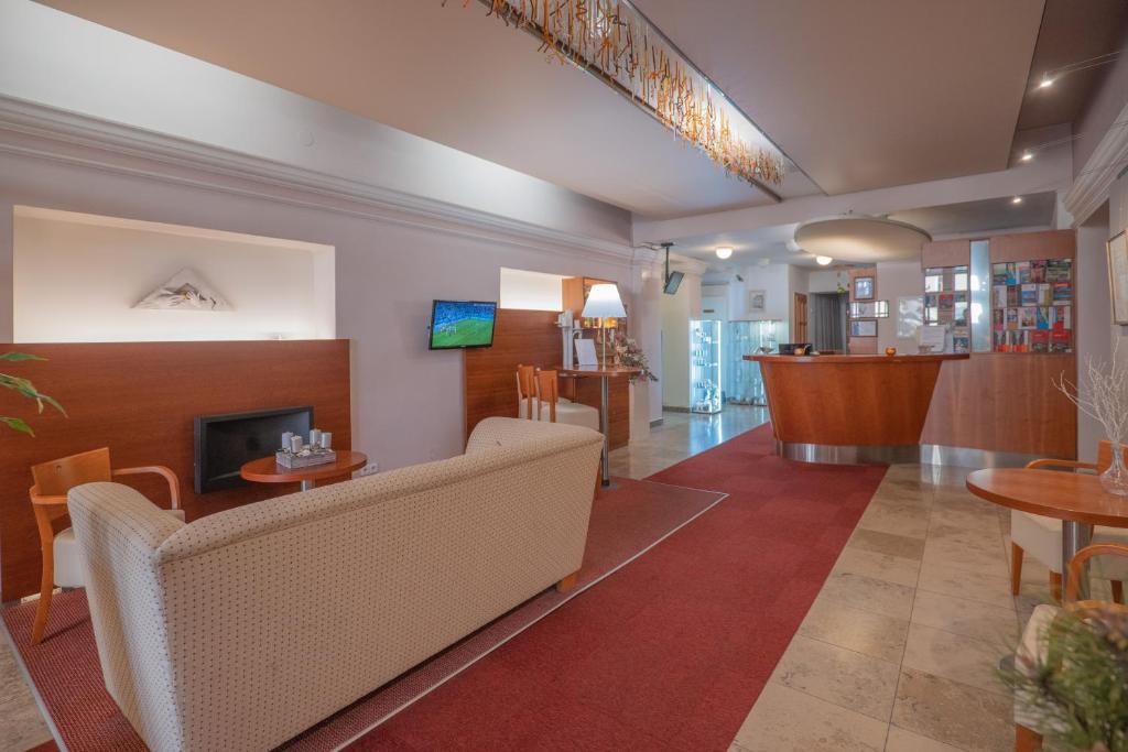 2. Hotel Zl..