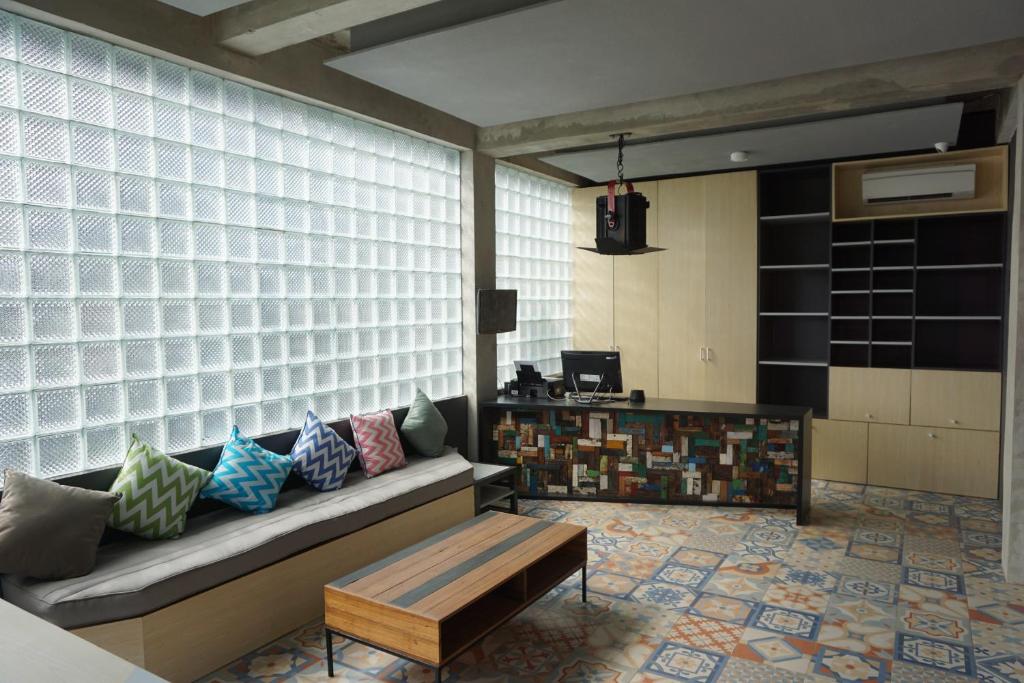 Shared lounge/TV area