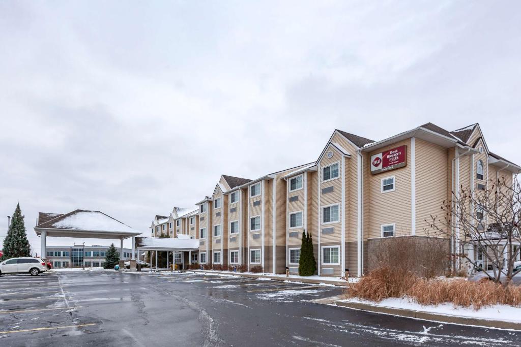Best Western Plus Woodstock Inn Suites photo
