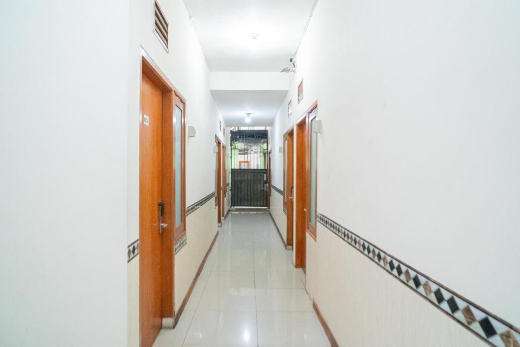 RedDoorz near Flyover Arjosari Malang