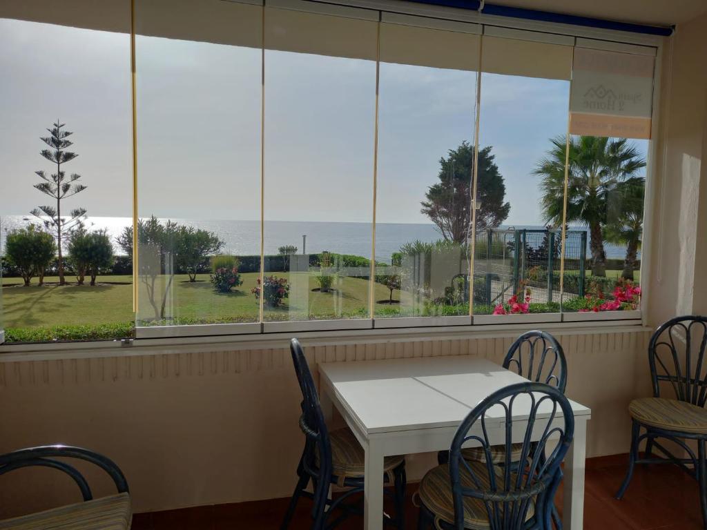 Seafront Garden and Sea views, Torrox