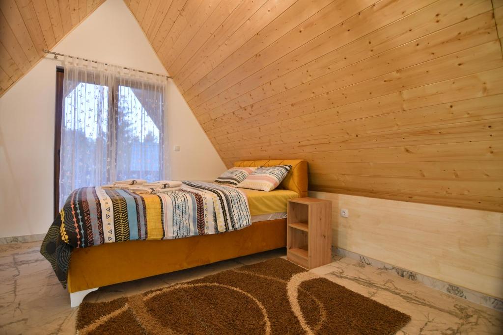Brvnara Mont 1 photo