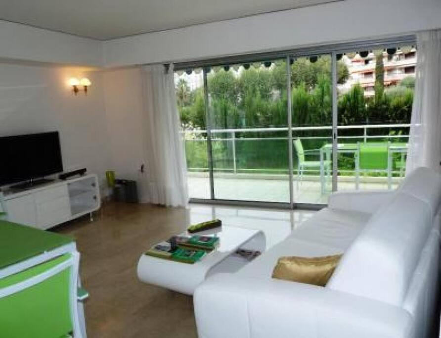 Three bedroom, two bathroom apartment in Cannes with large terrace - 880 - 4