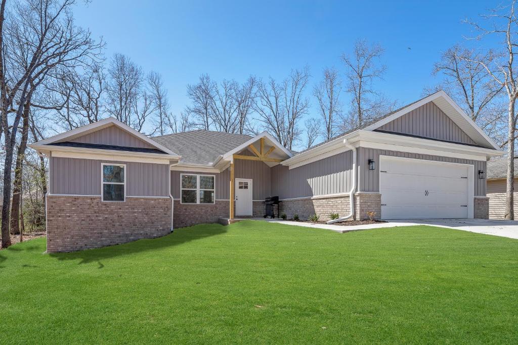 The Sidebottom House in in Bella Vista (AR) reviews, prices