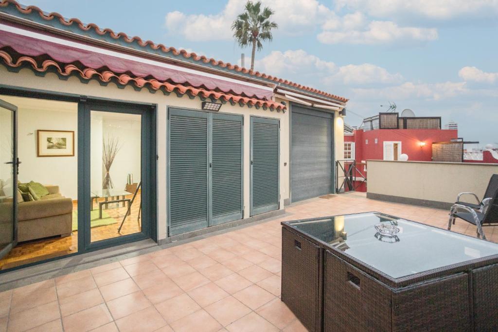 2BR Penthouse with Terrace and City views - 2