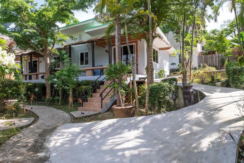 Harmony Naturist Resort Rawai Phuket 18yr minimum age only nudist nake d FKK photo