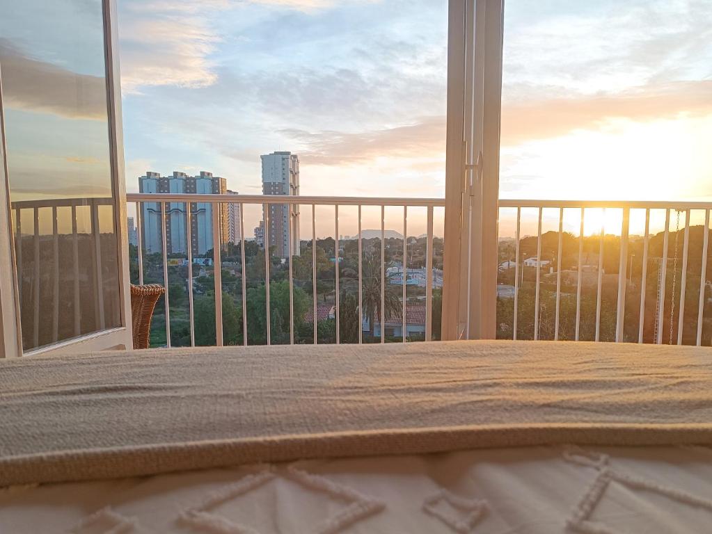 California Suite - All-day Sunny 2-Bedroom Apartment - 4