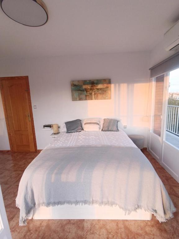 California Suite - All-day Sunny 2-Bedroom Apartment - 5