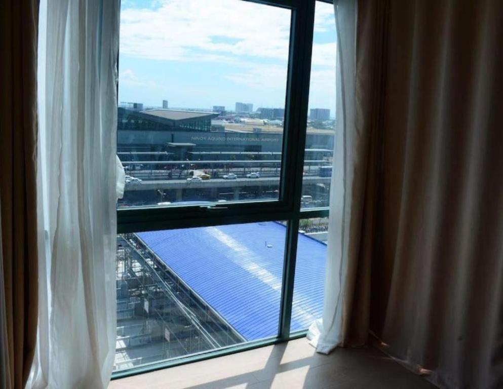 High-Rise Apartment Condo near NAIA Terminal 3 with a Perfect Airport Front-View photo