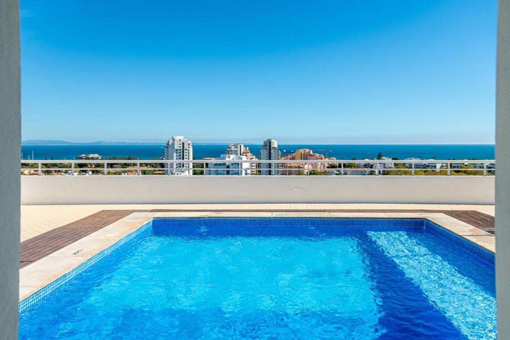 Amazing Sea View Apt with Pool Cascais - atjoanas, Cascais