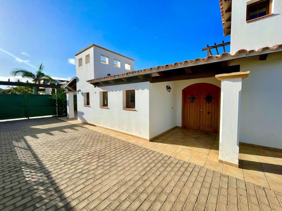 Stunning Villa Amanecer - 3