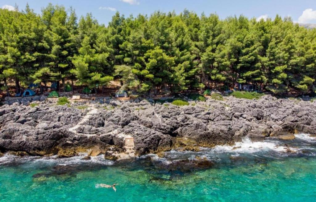 Life on Green, Himarë