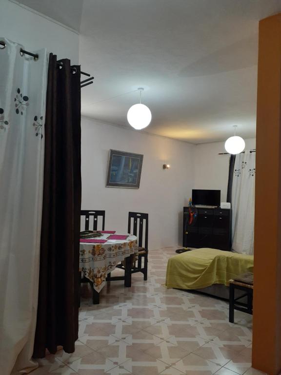 Cote Oeust, Trou-aux-Biches