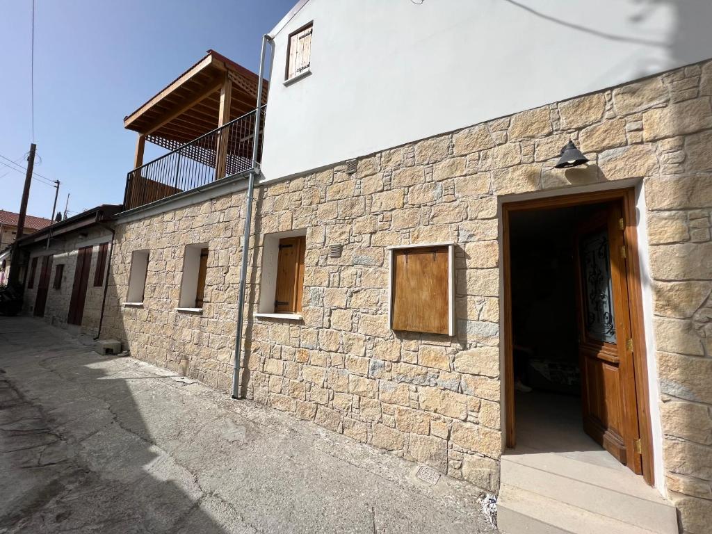 Eftis - Renovated Traditional House, Omodos