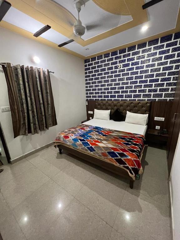 OYO 72080 Hotel Chandigarh inn photo