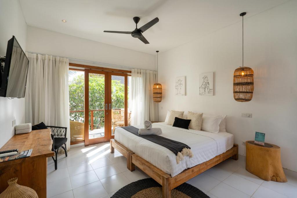 Ohana's Beachfront Resort & Beach Club photo