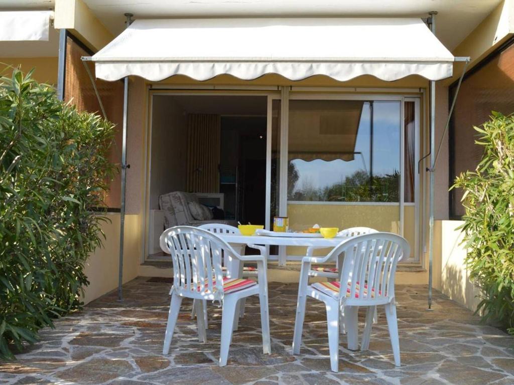 Studio cabine avec terrasse et parking, à 250 m de la plage d'Aiguebelle, Le Lavandou - FR-1-251-187 - 2