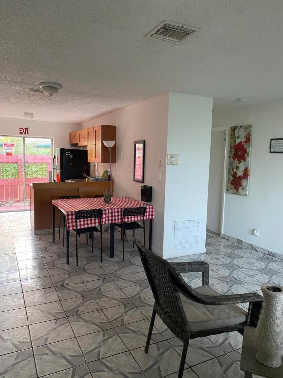 Crocodhouse early check in free parking 7 years hosting in Fort Laud photo