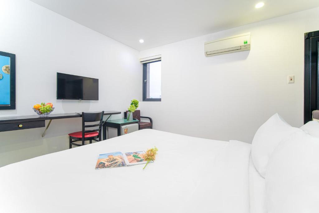 Shared lounge/TV area