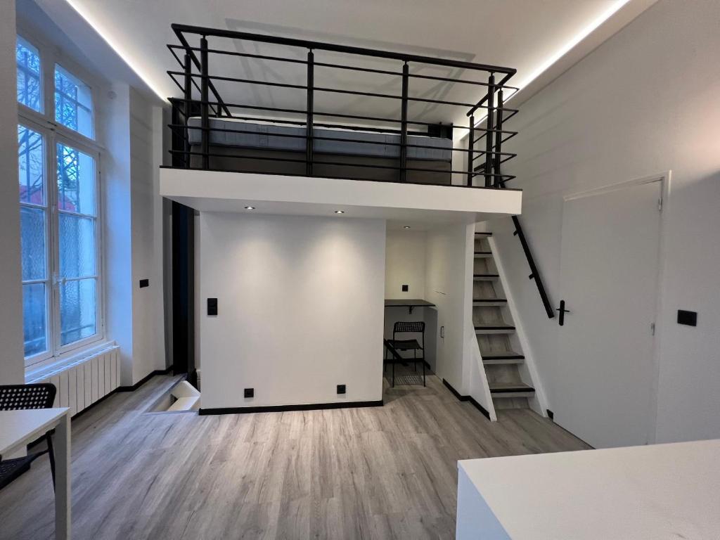 Pere Lachaise Apartments - 2