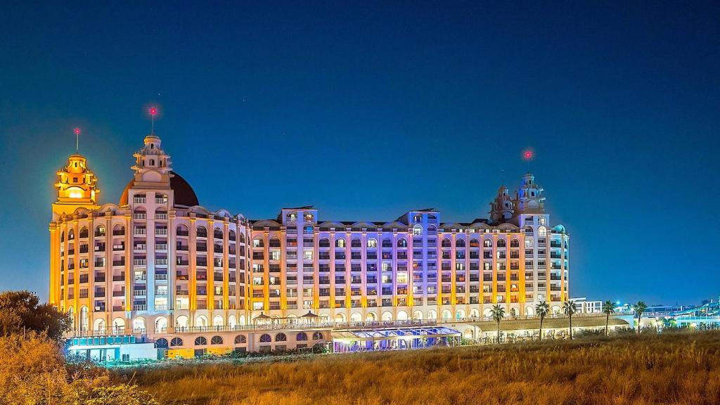 J'adore Deluxe Hotel & Spa Ultra All Inclusive — Side
