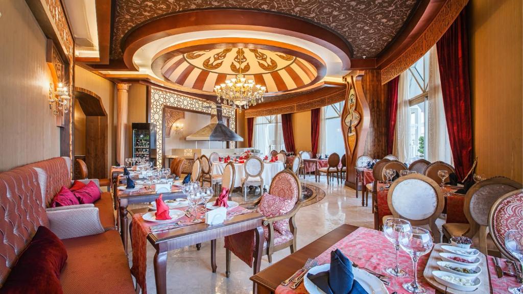 J'adore Deluxe Hotel & Spa Ultra All Inclusive — Side