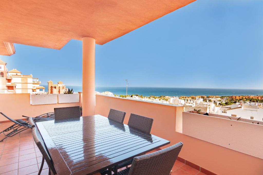 2211-Apt with big terrace and amazing sea view, Manilva